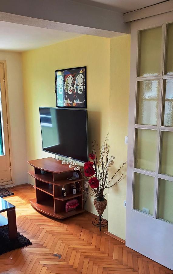 Zee Apartma